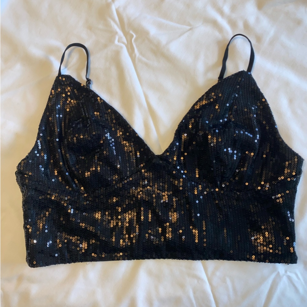 DYNAMITE | Sequin Black Crop Top
